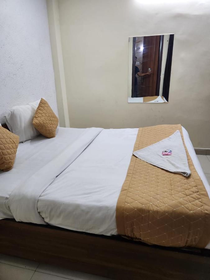 Hotel Cozy Cave Near Igi Airport Delhi Neu-Delhi Exterior foto